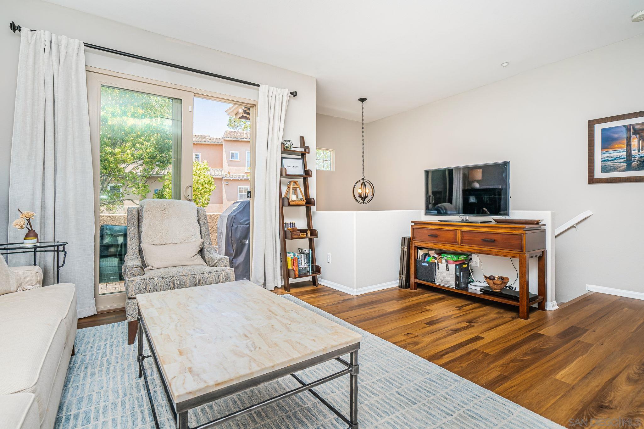 Detail Gallery Image 7 of 47 For 2556  Escala Circle, San Diego,  CA 92108 - 2 Beds | 2/1 Baths