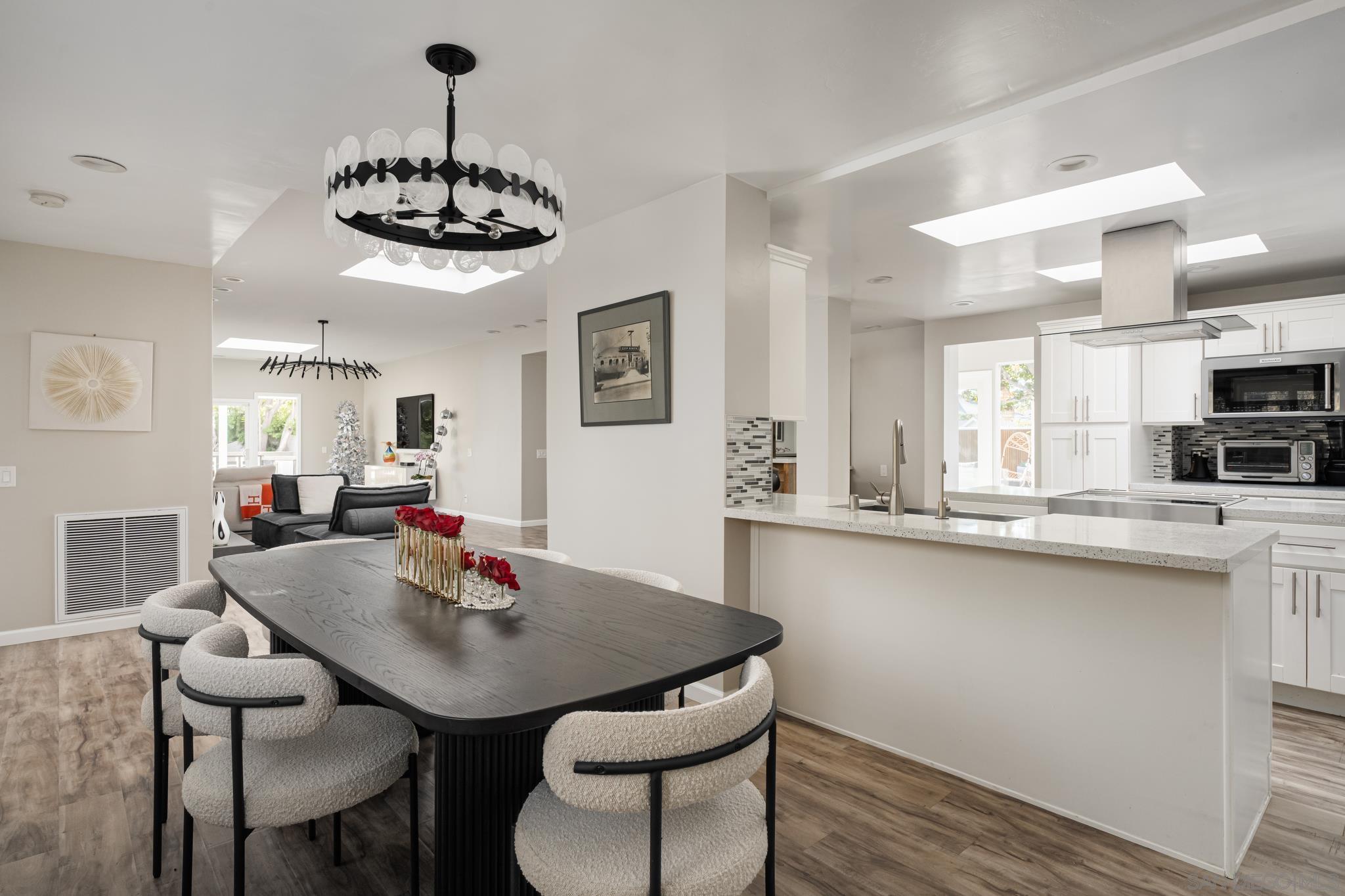 Detail Gallery Image 11 of 46 For 7026  Estrella De Mar Rd, Carlsbad,  CA 92009 - 5 Beds | 3/1 Baths