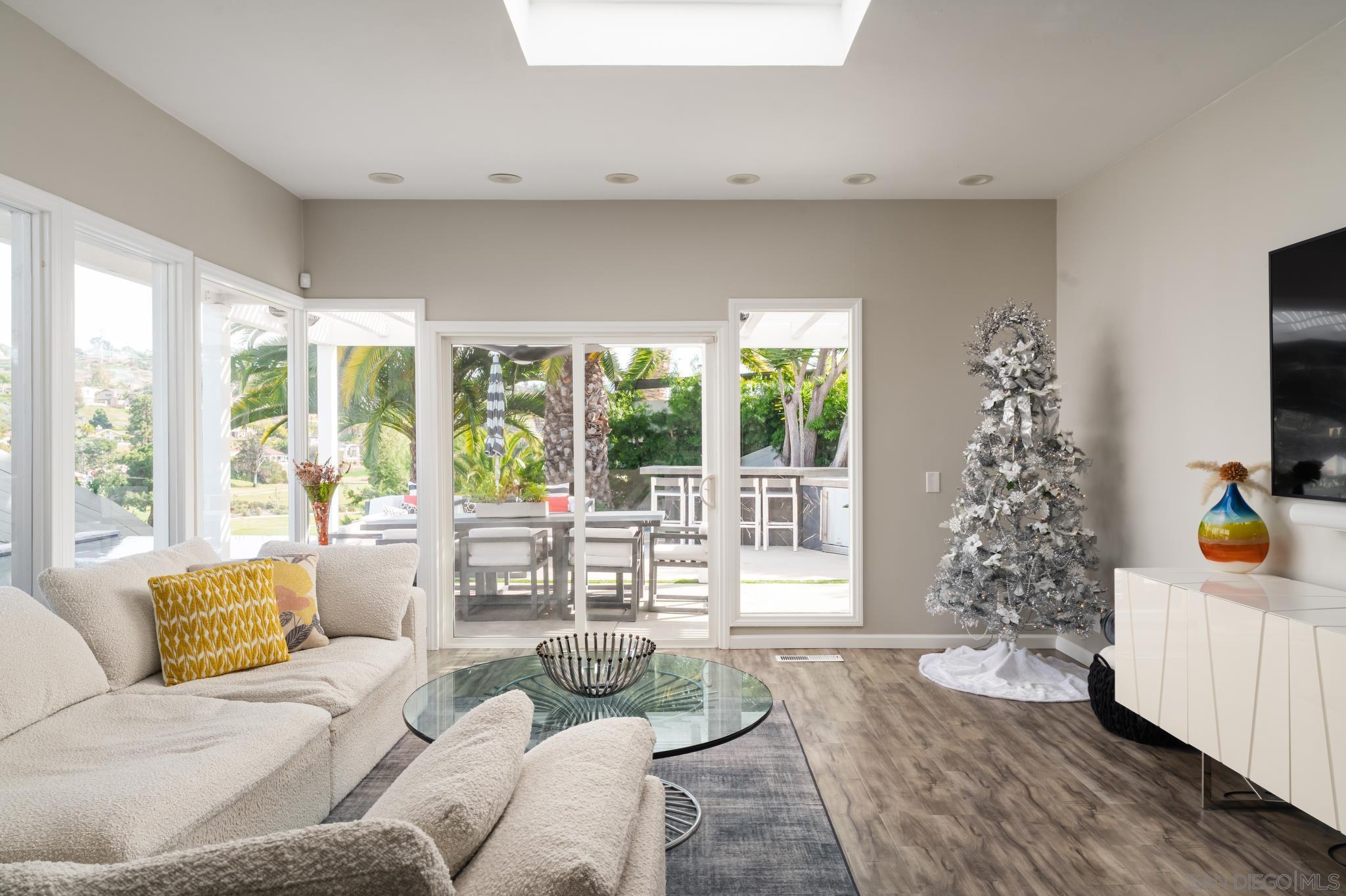 Detail Gallery Image 18 of 46 For 7026  Estrella De Mar Rd, Carlsbad,  CA 92009 - 5 Beds | 3/1 Baths