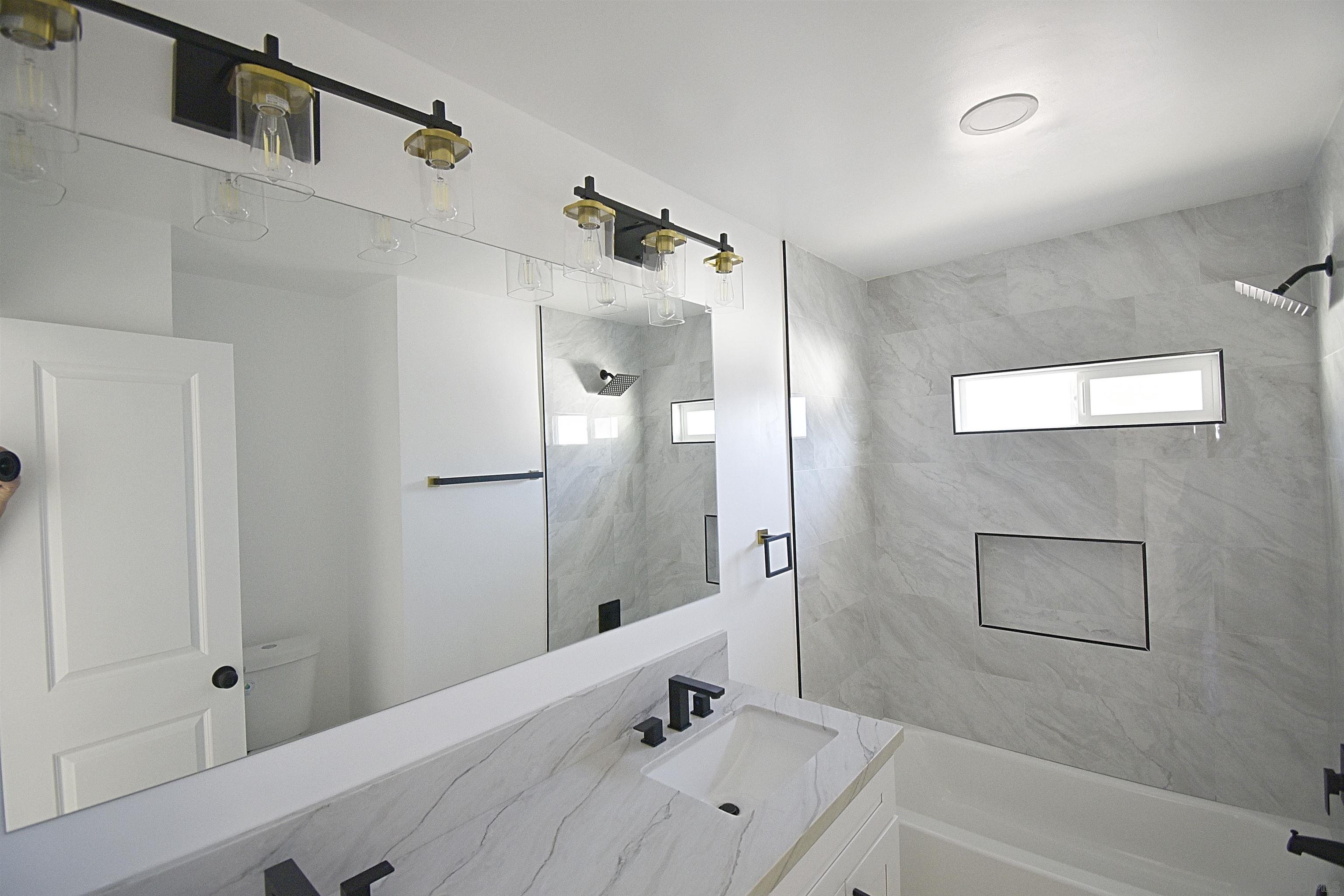 Detail Gallery Image 33 of 44 For 4646  Coconino Way, San Diego,  CA 92117 - 4 Beds | 3 Baths