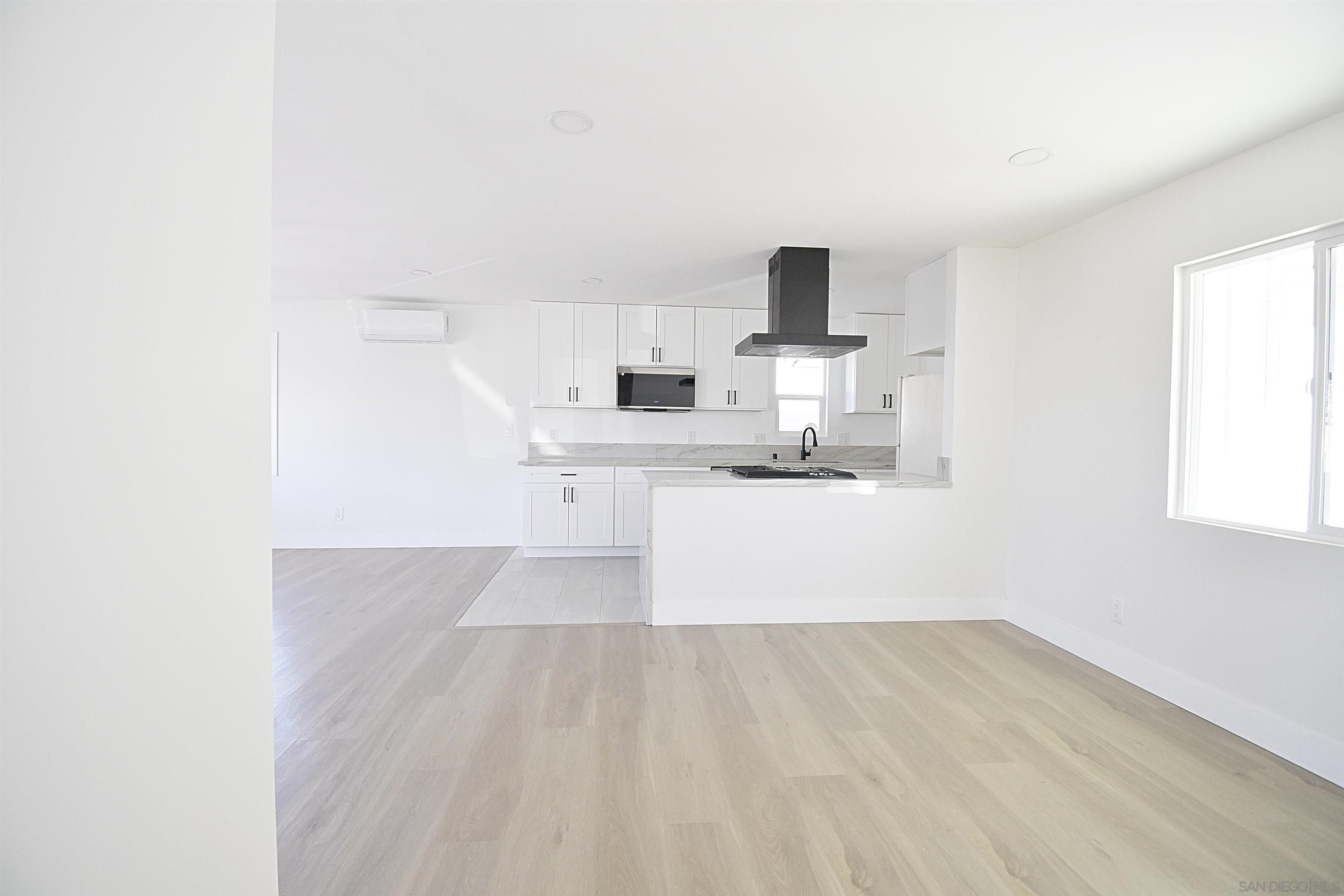 Detail Gallery Image 9 of 44 For 4646  Coconino Way, San Diego,  CA 92117 - 4 Beds | 3 Baths