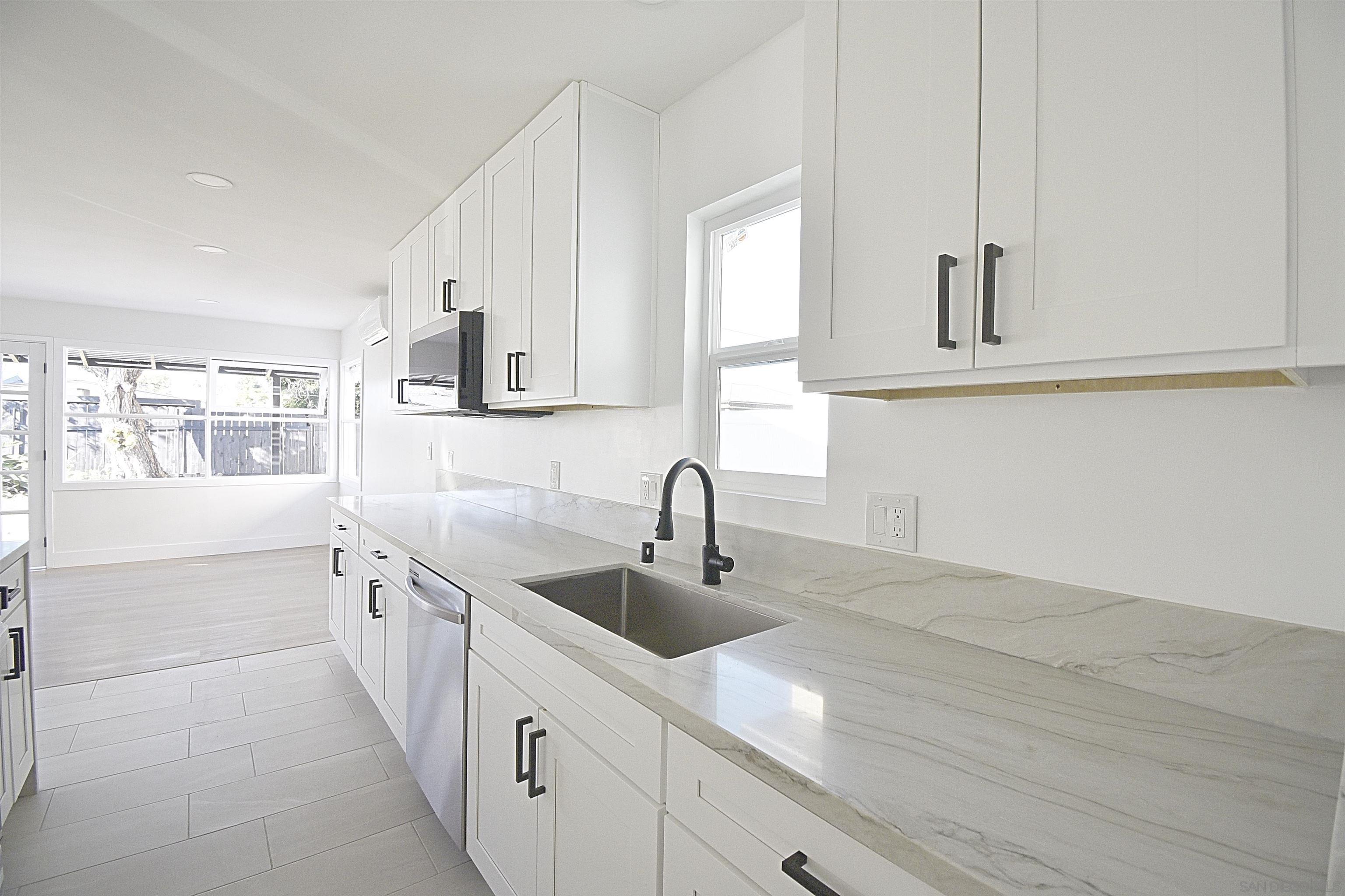 Detail Gallery Image 10 of 44 For 4646  Coconino Way, San Diego,  CA 92117 - 4 Beds | 3 Baths