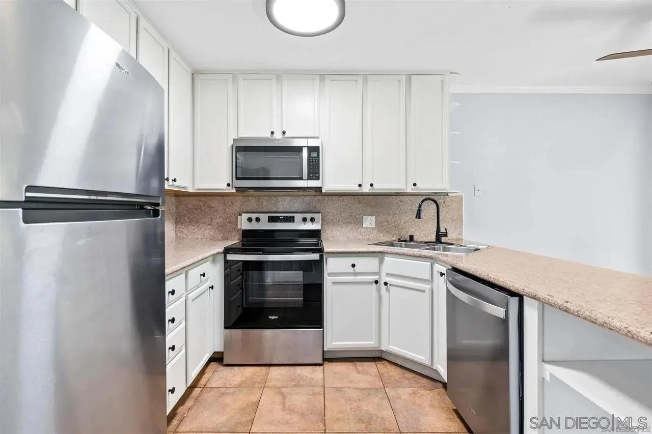 Detail Gallery Image 12 of 30 For 1280 W Main St  24, El Cajon,  CA 92020 - 2 Beds | 1/1 Baths