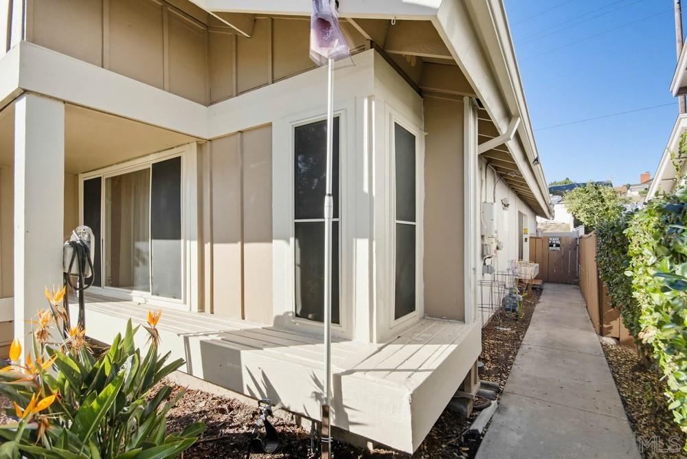 Detail Gallery Image 3 of 27 For 7044  Deerhurst Court, San Diego,  CA 92139 - 4 Beds | 2 Baths