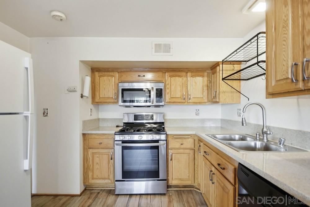 Detail Gallery Image 9 of 27 For 7044  Deerhurst Court, San Diego,  CA 92139 - 4 Beds | 2 Baths