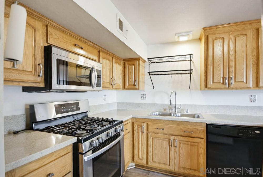 Detail Gallery Image 10 of 27 For 7044  Deerhurst Court, San Diego,  CA 92139 - 4 Beds | 2 Baths