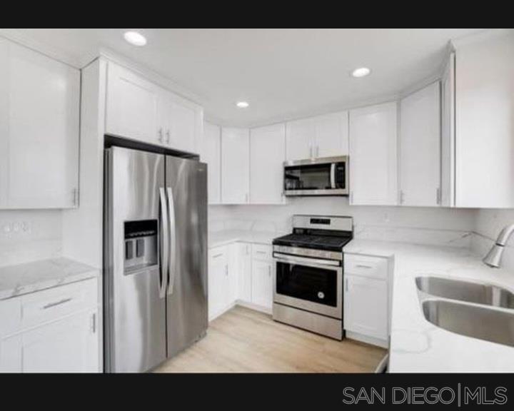 Detail Gallery Image 3 of 10 For 2027  Abbe, San Diego,  CA 92111 - 3 Beds | 2 Baths