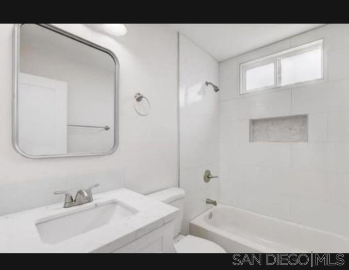 Detail Gallery Image 9 of 10 For 2027  Abbe, San Diego,  CA 92111 - 3 Beds | 2 Baths