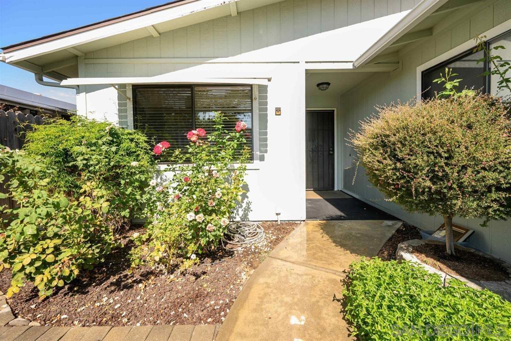 Detail Gallery Image 2 of 24 For 1811  Lynx Glen, Escondido,  CA 92026 - 2 Beds | 2 Baths