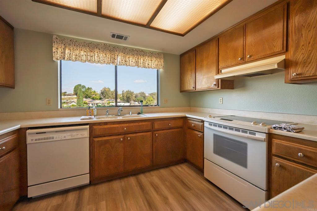 Detail Gallery Image 7 of 24 For 1811  Lynx Glen, Escondido,  CA 92026 - 2 Beds | 2 Baths