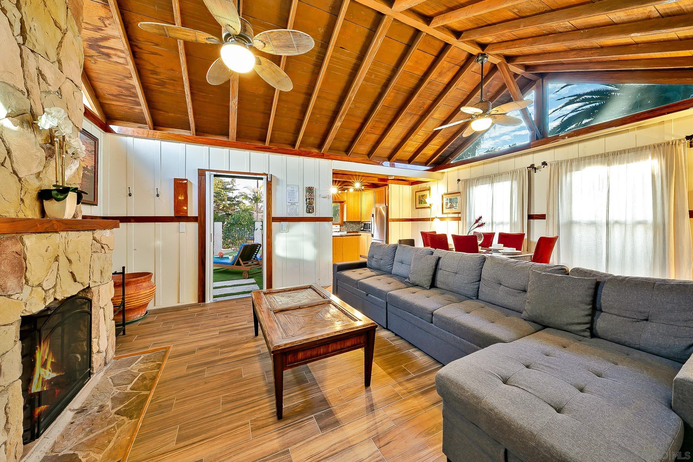 Detail Gallery Image 4 of 30 For 370-72  Nautilus St, La Jolla,  CA 92037 - – Beds | – Baths