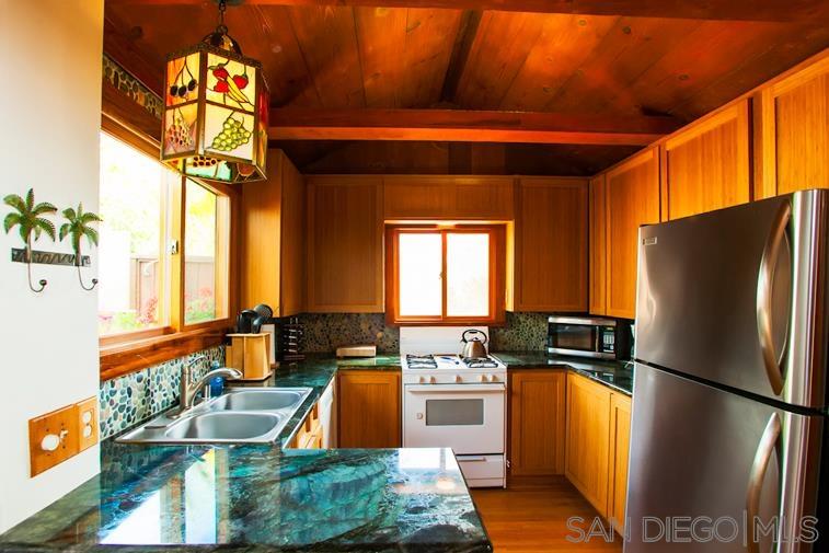 Detail Gallery Image 6 of 30 For 370-72  Nautilus St, La Jolla,  CA 92037 - – Beds | – Baths