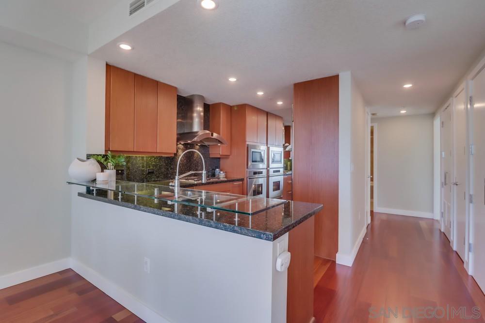 Detail Gallery Image 3 of 38 For 1199  Pacific Hwy  1204, San Diego,  CA 92101 - 2 Beds | 2 Baths