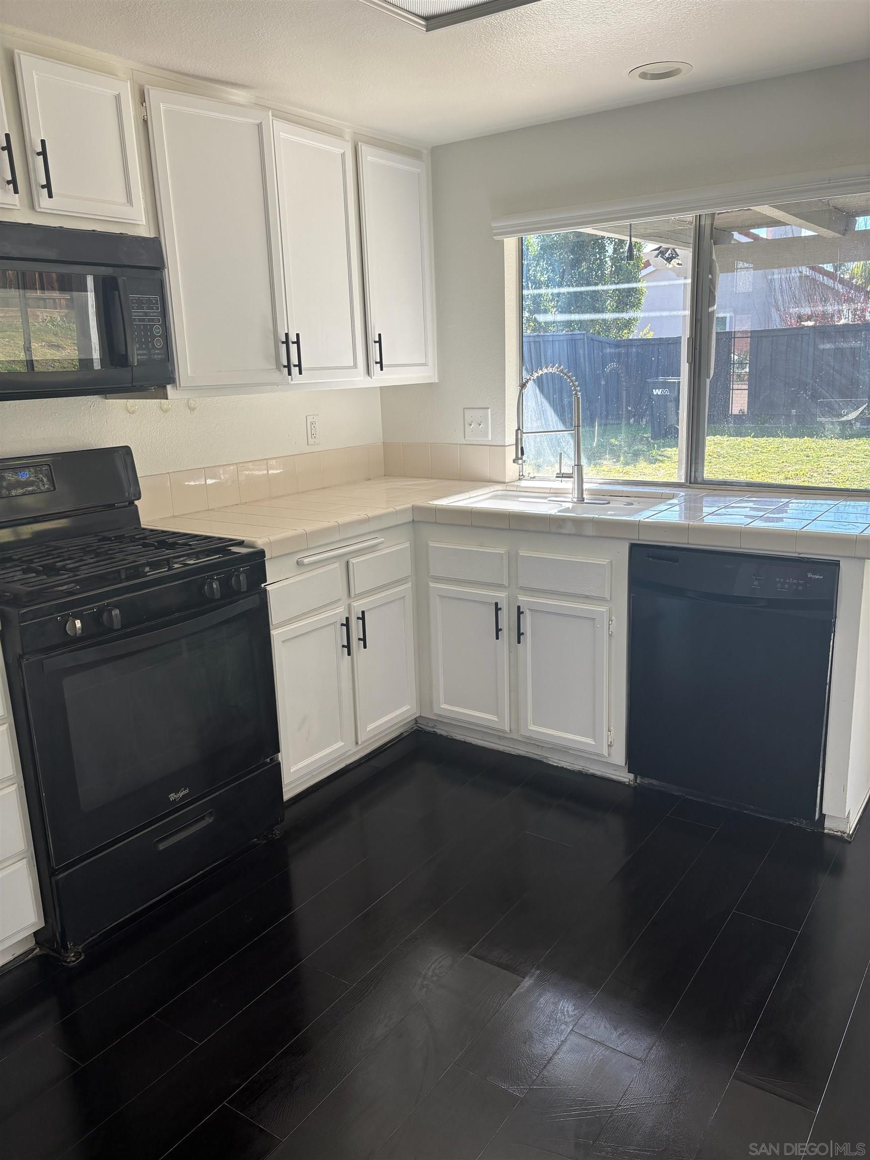 Detail Gallery Image 7 of 26 For 24583  Jacarte Drive, Murrieta,  CA 92562 - 3 Beds | 2/1 Baths