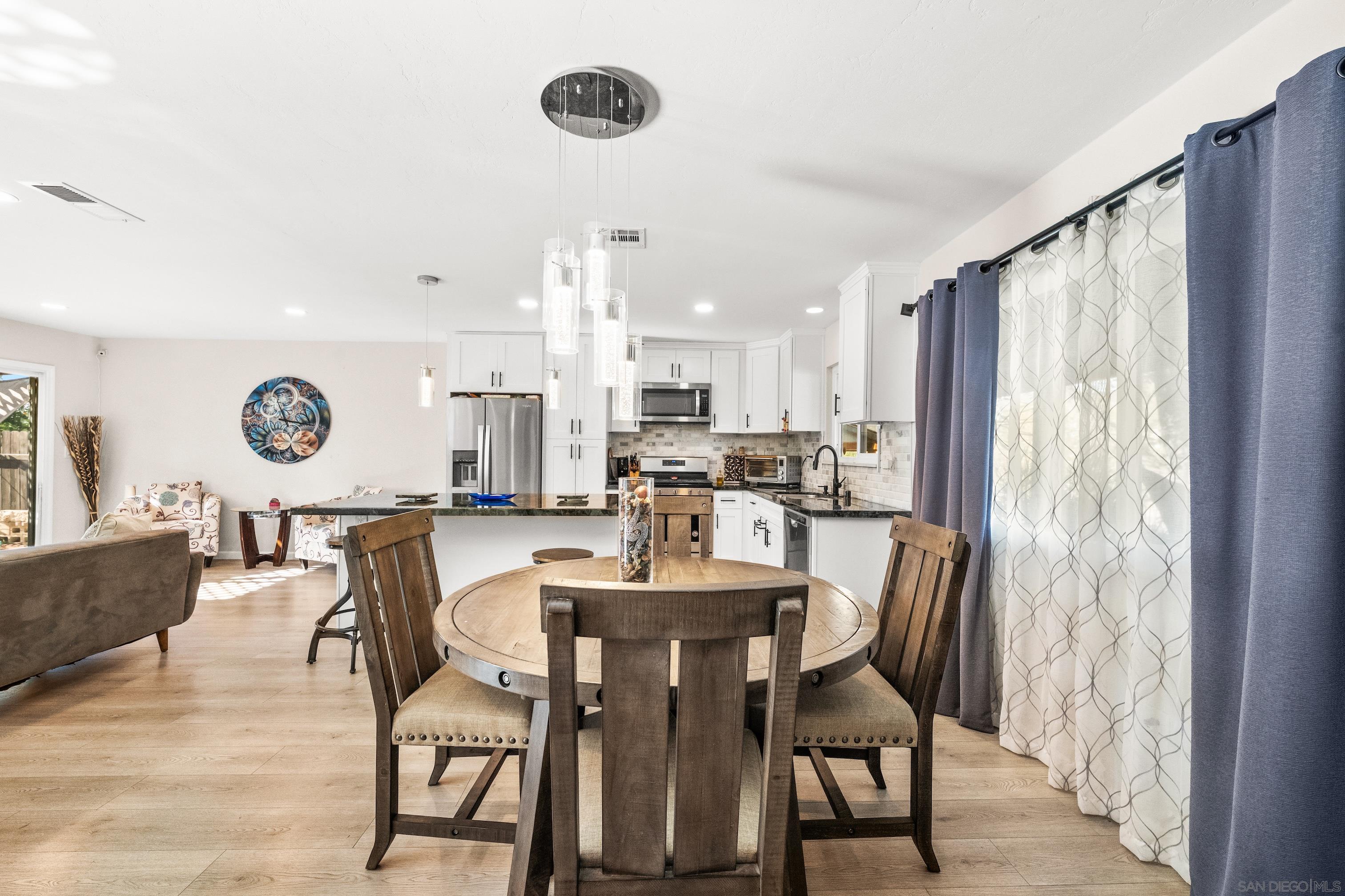 Detail Gallery Image 5 of 31 For 8459  Tommy Dr, San Diego,  CA 92119 - 4 Beds | 2/1 Baths