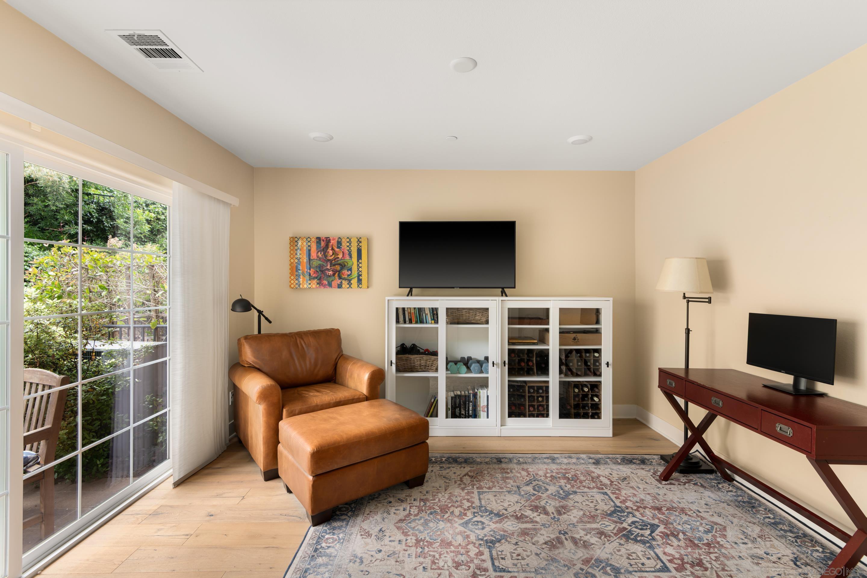 Detail Gallery Image 2 of 30 For 2406  Torrey Pines Rd  #152,  La Jolla,  CA 92037 - 3 Beds | 2/1 Baths