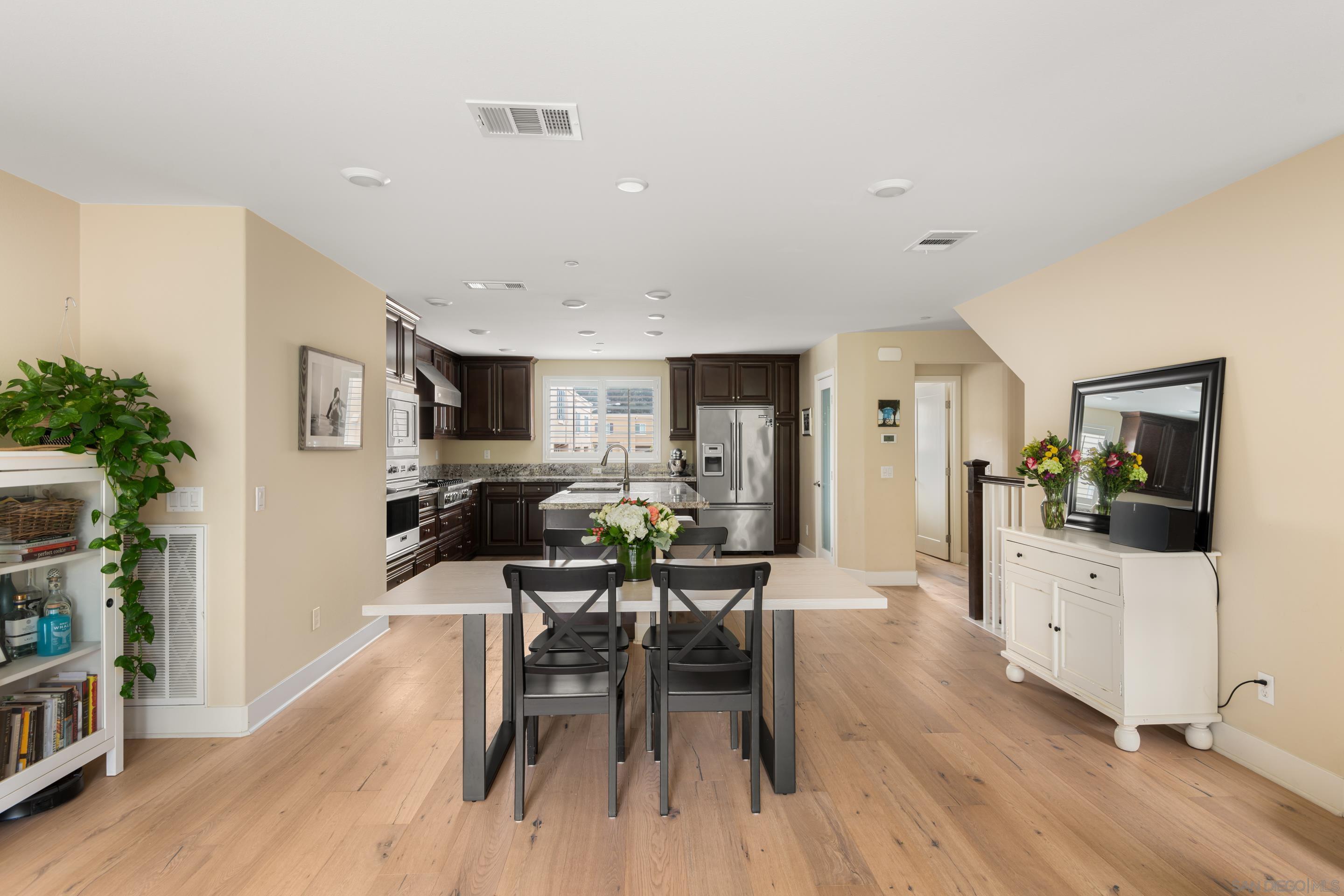 Detail Gallery Image 7 of 30 For 2406  Torrey Pines Rd  #152,  La Jolla,  CA 92037 - 3 Beds | 2/1 Baths