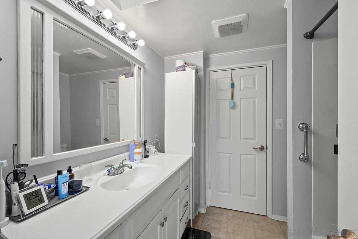 Detail Gallery Image 18 of 31 For 5746  Ferber Street, San Diego,  CA 92122 - 2 Beds | 1/1 Baths