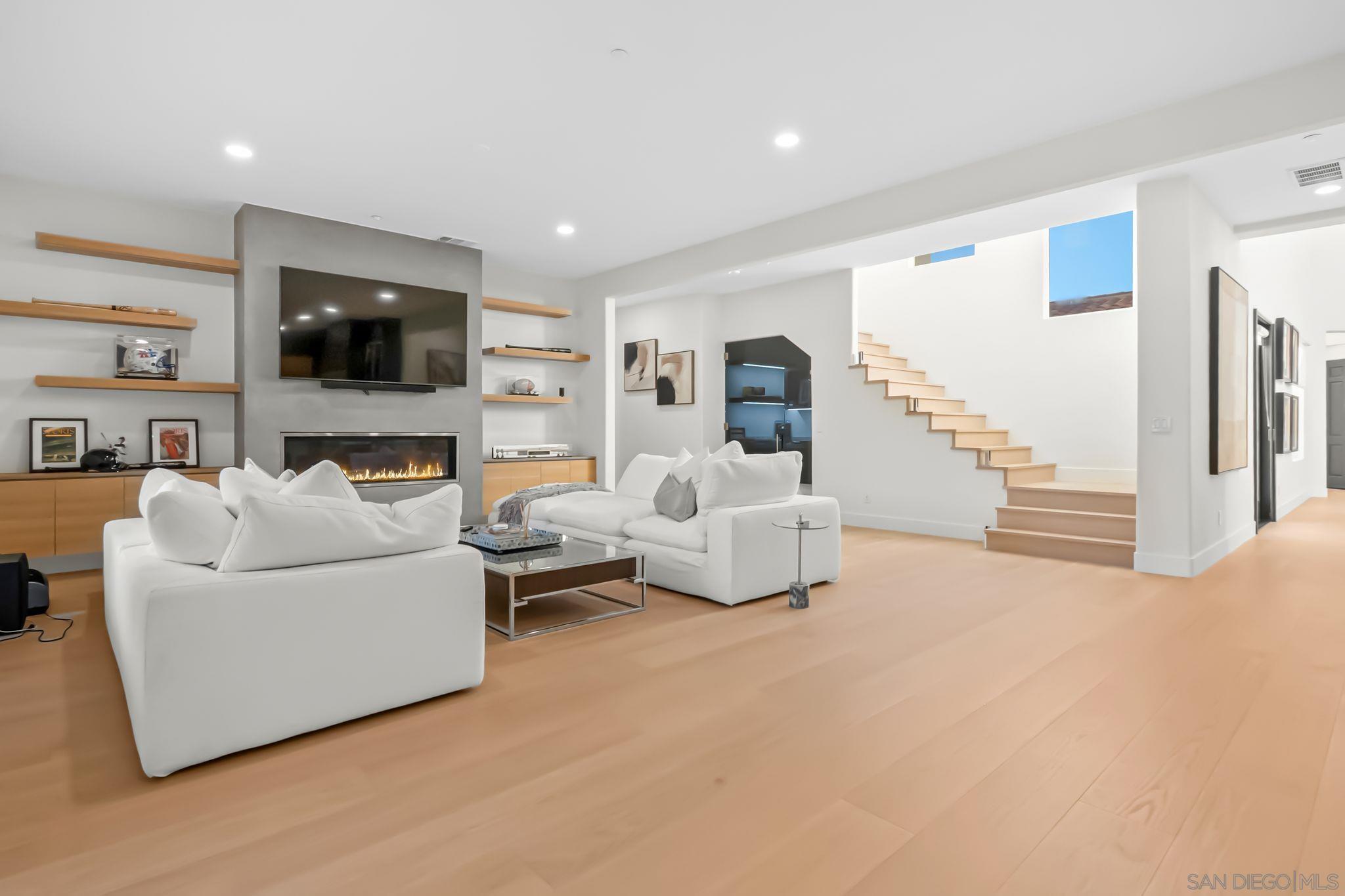 Detail Gallery Image 3 of 62 For 16829  Going My Way, San Diego,  CA 92127 - 4 Beds | 4 Baths