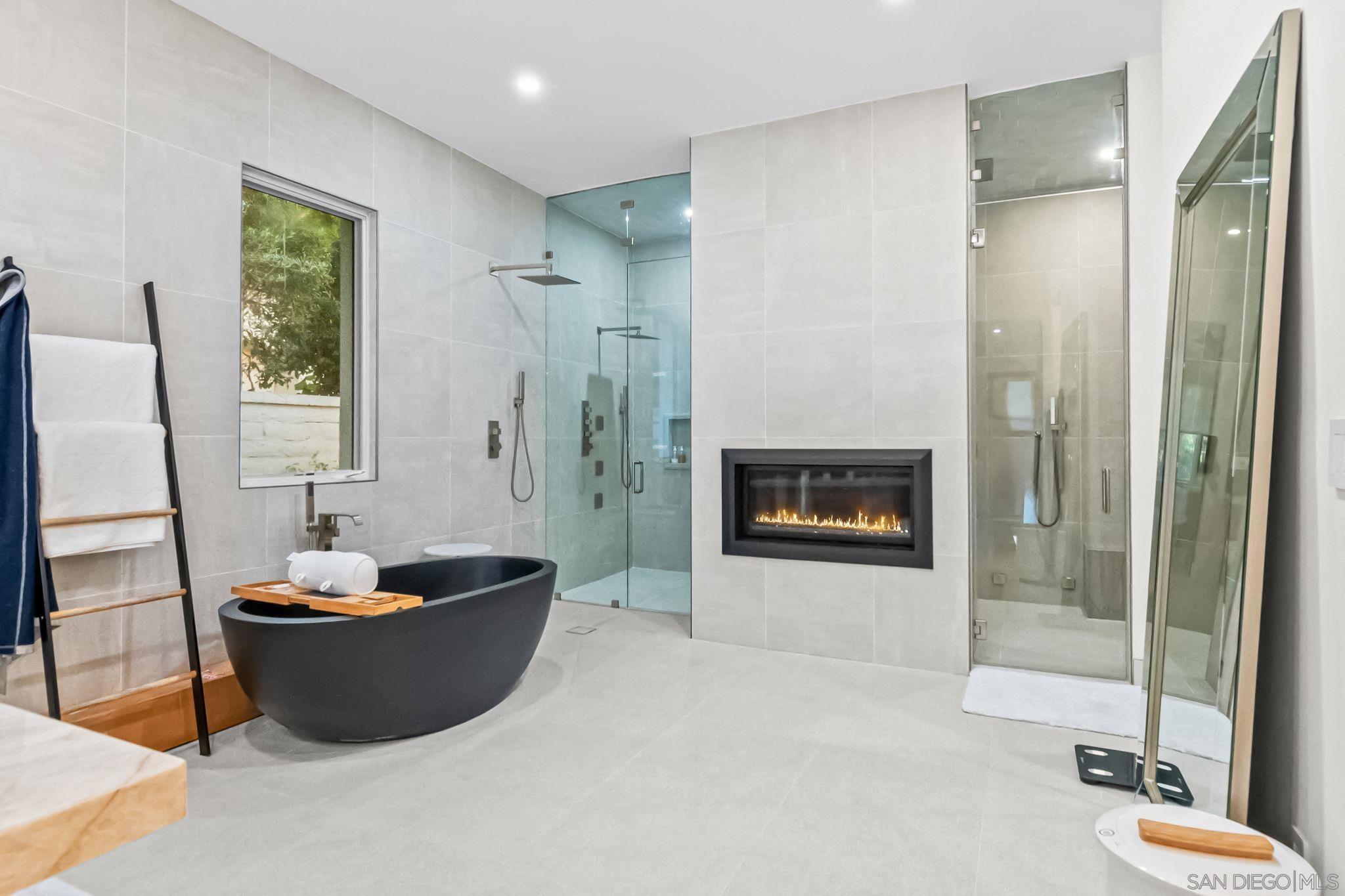 Detail Gallery Image 24 of 62 For 16829  Going My Way, San Diego,  CA 92127 - 4 Beds | 4 Baths