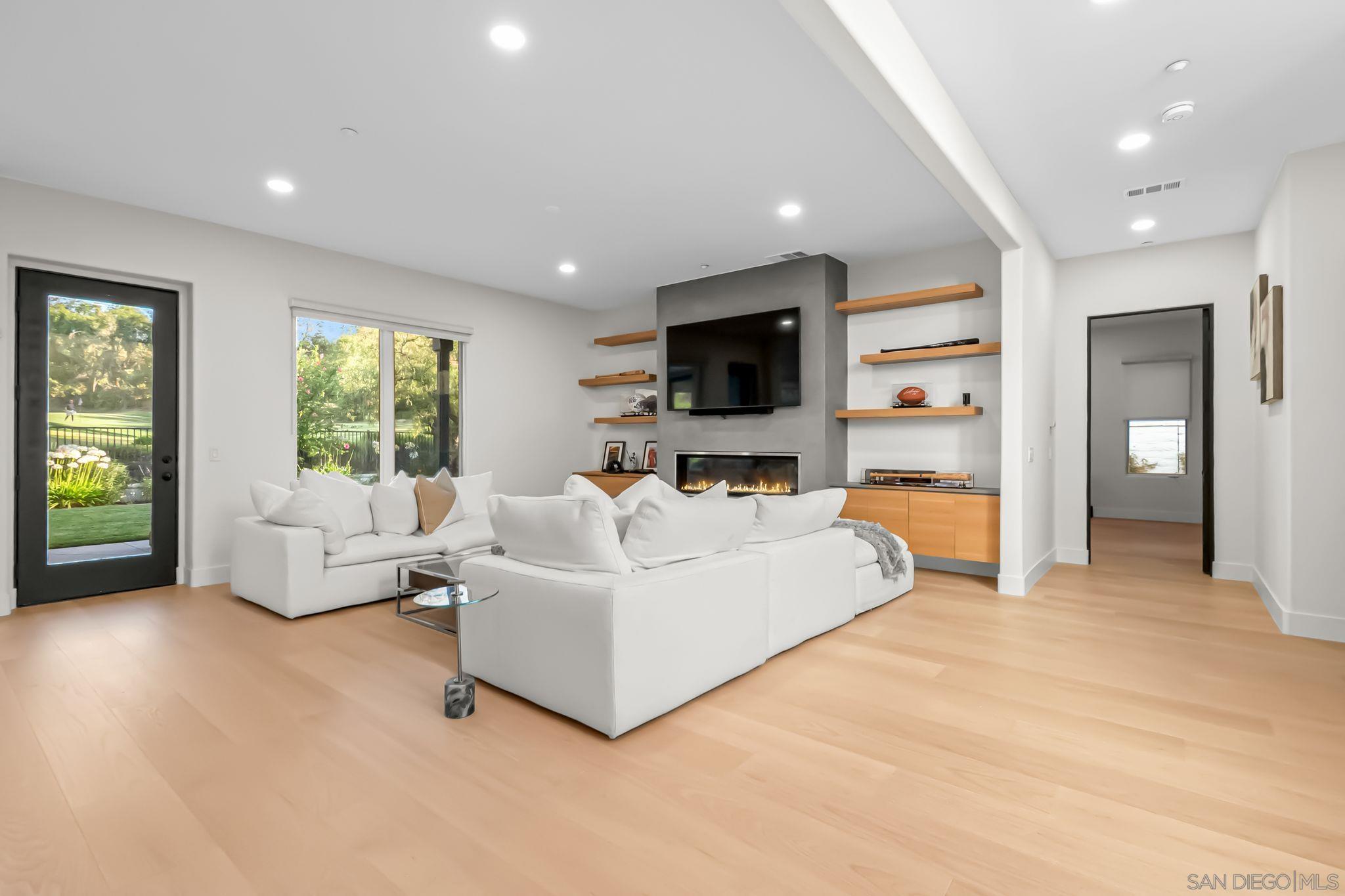 Detail Gallery Image 5 of 62 For 16829  Going My Way, San Diego,  CA 92127 - 4 Beds | 4 Baths