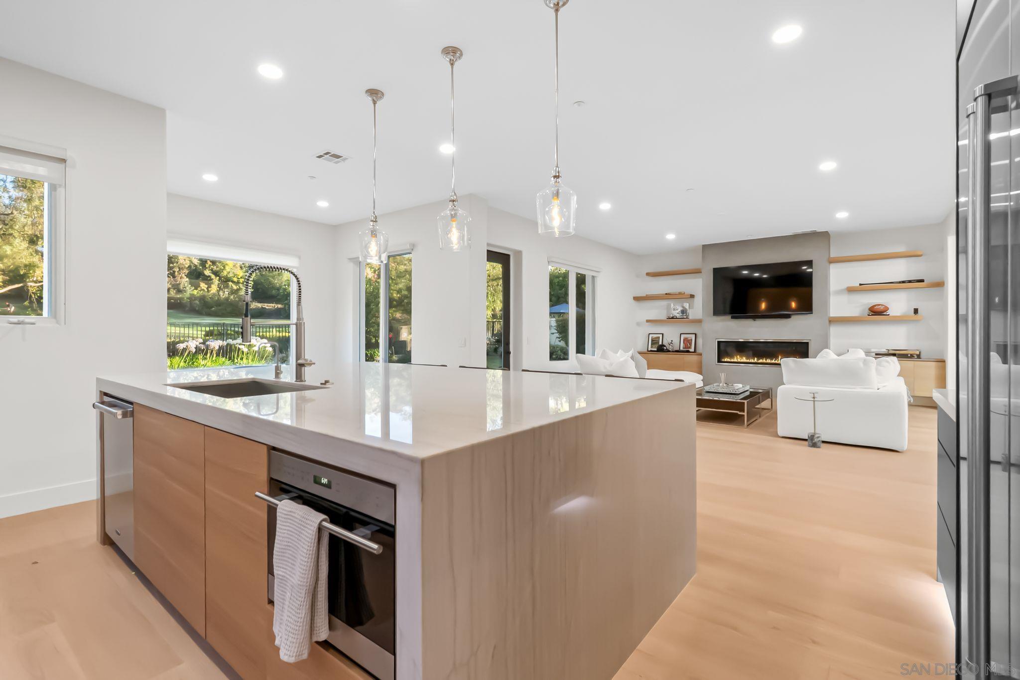 Detail Gallery Image 7 of 62 For 16829  Going My Way, San Diego,  CA 92127 - 4 Beds | 4 Baths