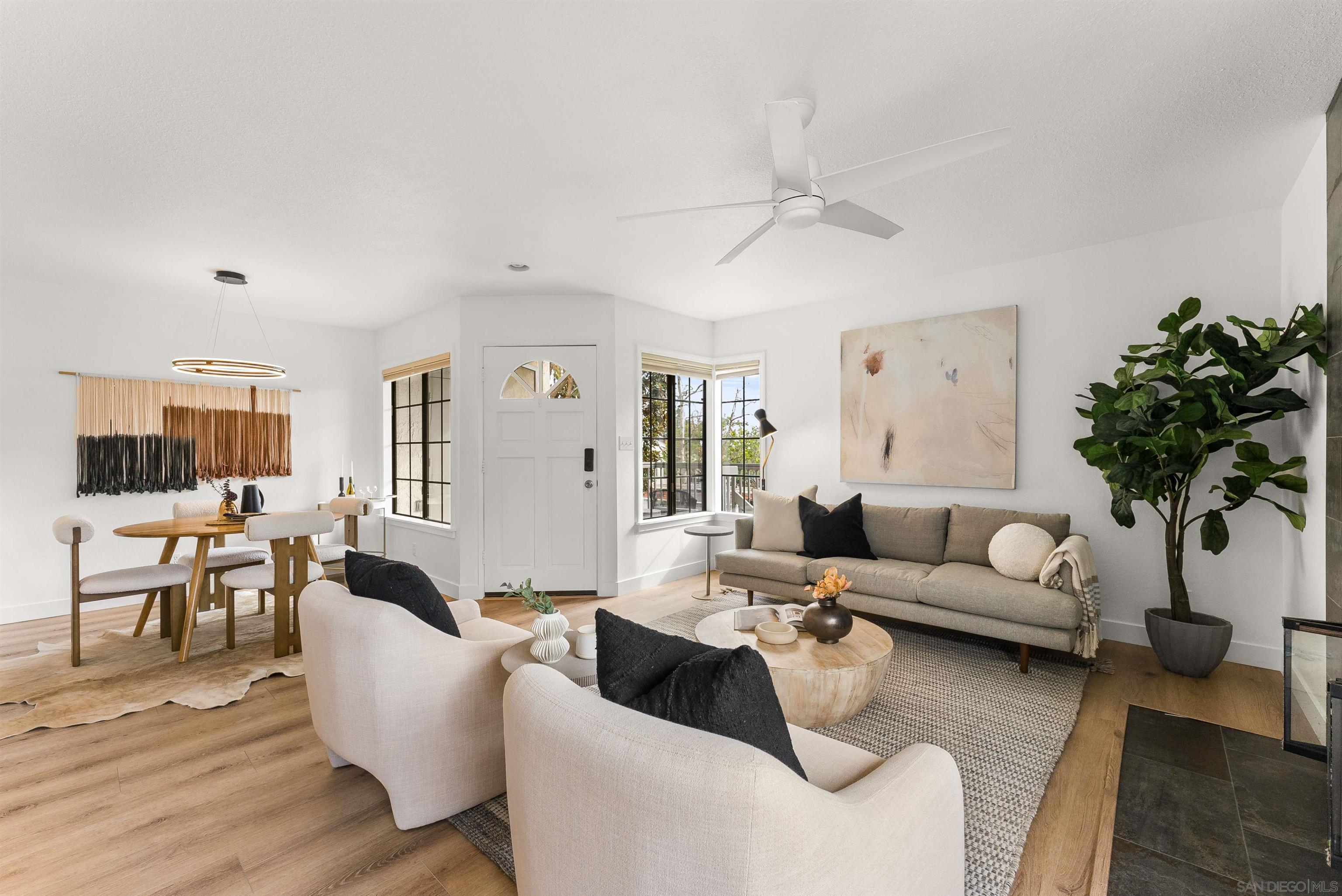 Detail Gallery Image 4 of 21 For 3546  Seahorn Cir, San Diego,  CA 92130 - 2 Beds | 2 Baths