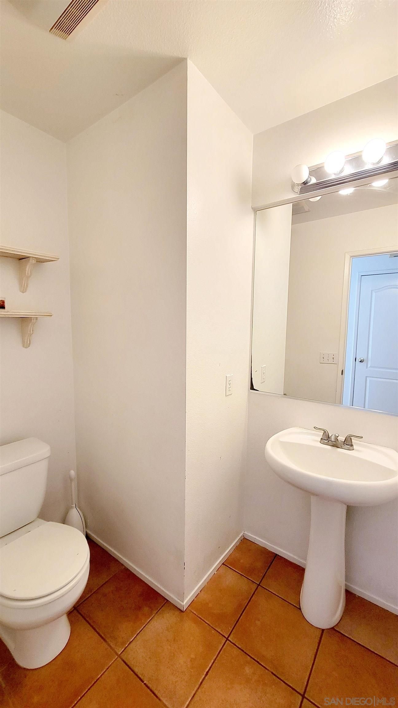 Detail Gallery Image 13 of 28 For 1205  Calle Tesoro, Chula Vista,  CA 91915 - 3 Beds | 2/1 Baths