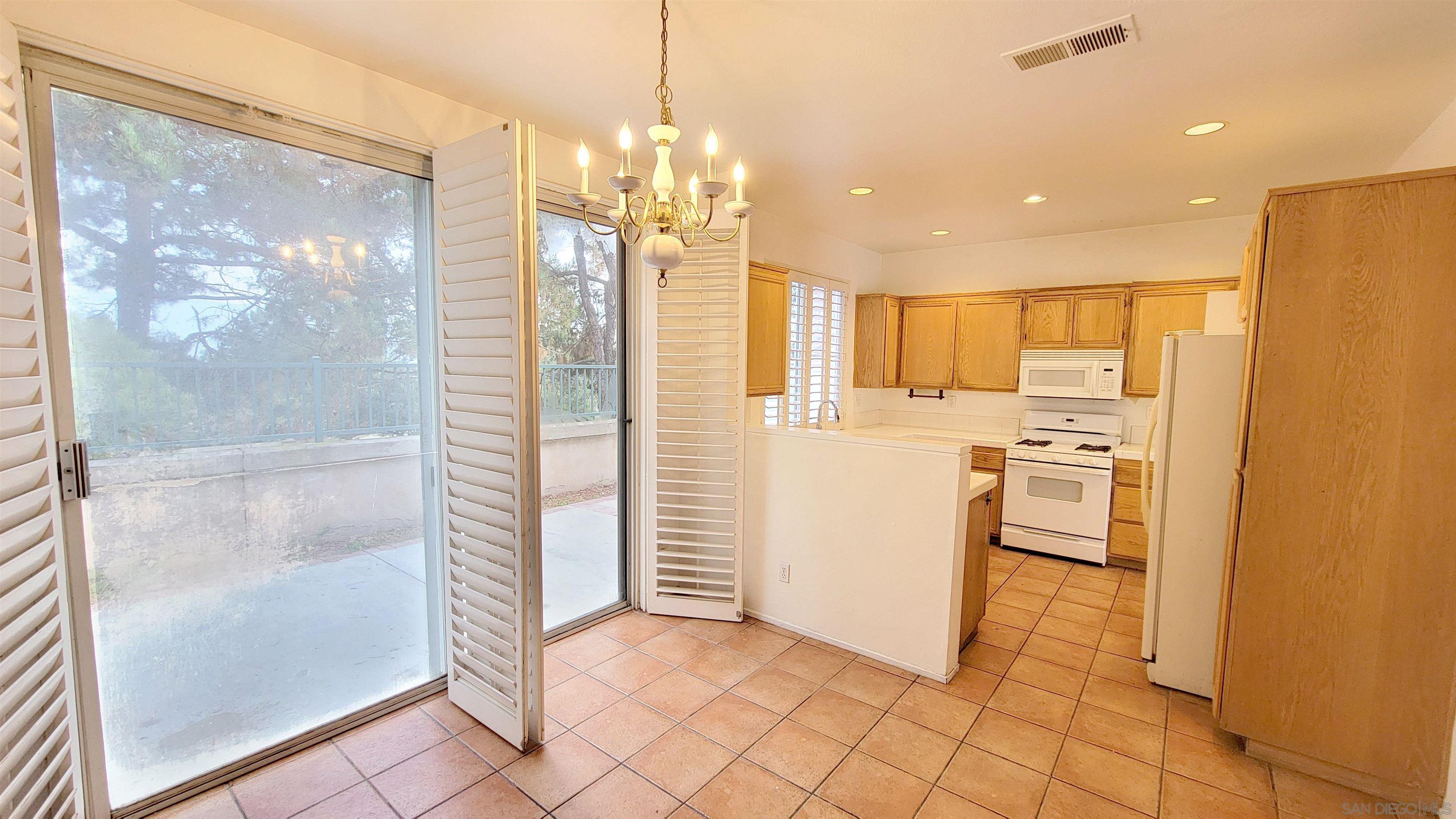 Detail Gallery Image 5 of 28 For 1205  Calle Tesoro, Chula Vista,  CA 91915 - 3 Beds | 2/1 Baths