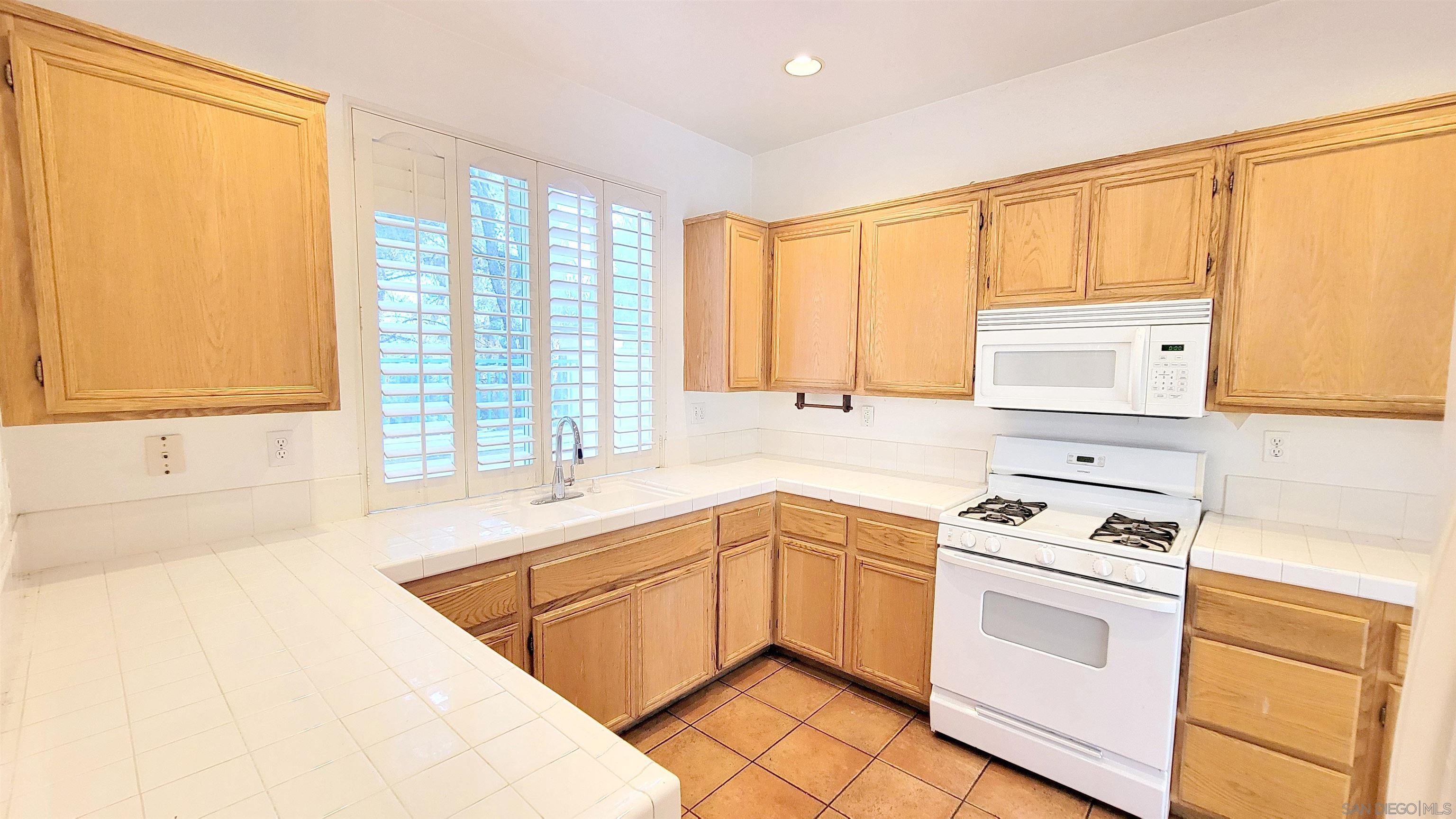 Detail Gallery Image 8 of 28 For 1205  Calle Tesoro, Chula Vista,  CA 91915 - 3 Beds | 2/1 Baths