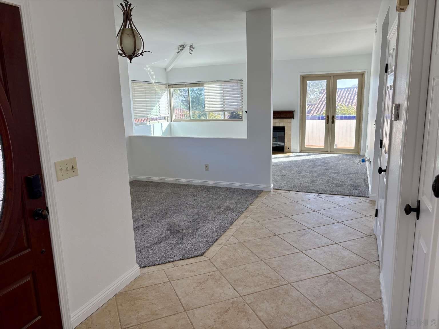 Detail Gallery Image 3 of 6 For 12282  Paseo Lucido  a,  San Diego,  CA 92128 - 3 Beds | 2 Baths