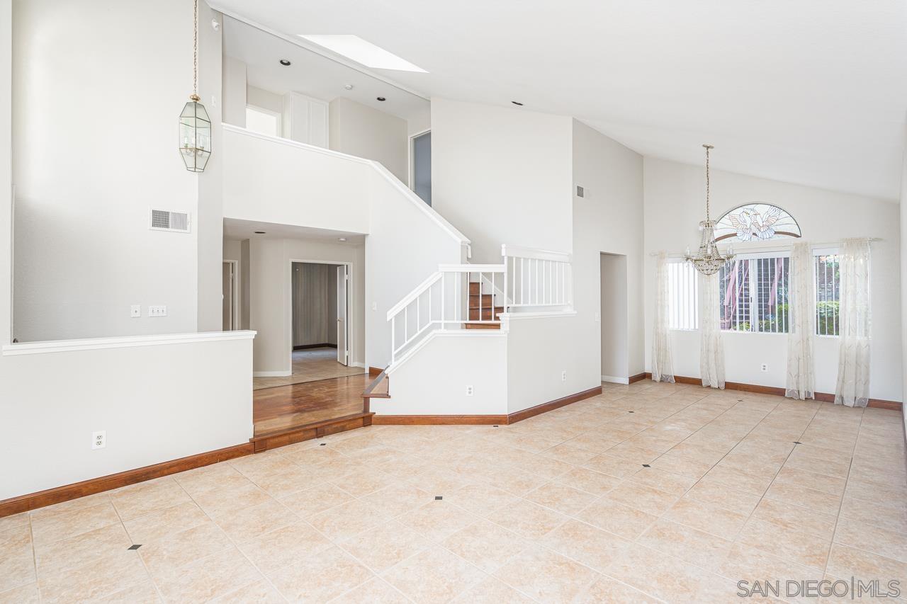 Detail Gallery Image 13 of 32 For 9244  Calle De Vista Oeste, San Diego,  CA 92129 - 4 Beds | 3 Baths