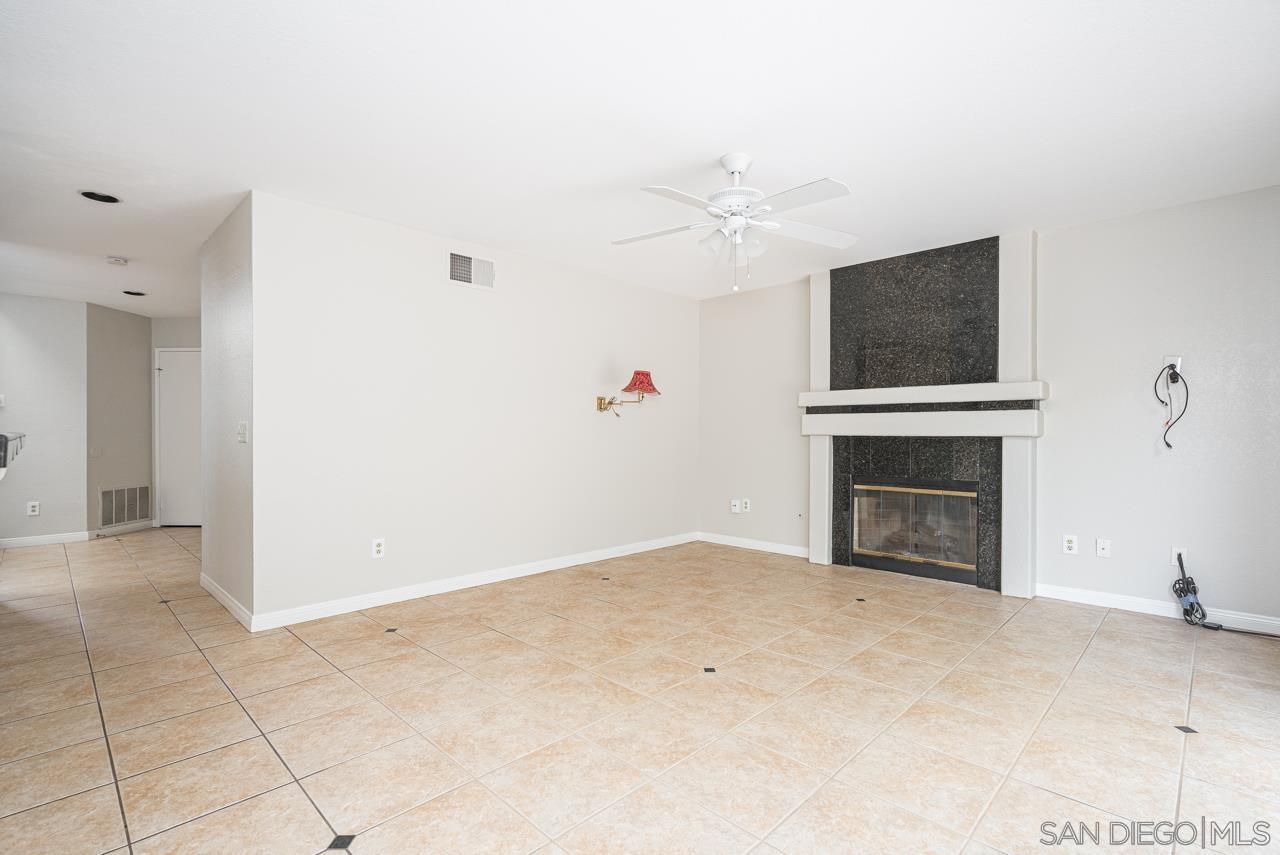 Detail Gallery Image 14 of 32 For 9244  Calle De Vista Oeste, San Diego,  CA 92129 - 4 Beds | 3 Baths