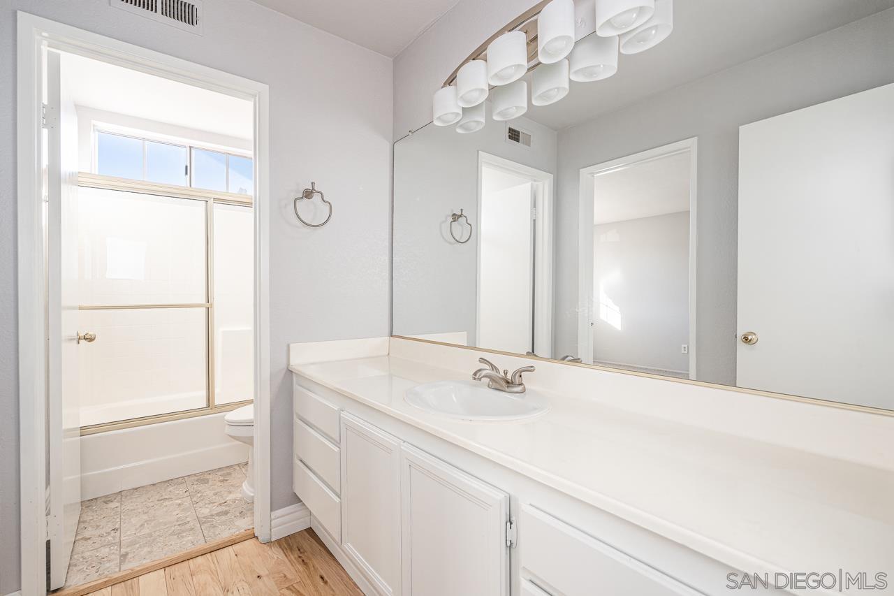 Detail Gallery Image 16 of 32 For 9244  Calle De Vista Oeste, San Diego,  CA 92129 - 4 Beds | 3 Baths