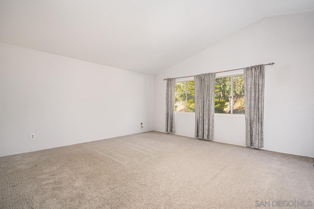 Detail Gallery Image 18 of 32 For 9244  Calle De Vista Oeste, San Diego,  CA 92129 - 4 Beds | 3 Baths