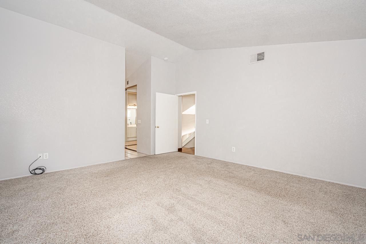 Detail Gallery Image 19 of 32 For 9244  Calle De Vista Oeste, San Diego,  CA 92129 - 4 Beds | 3 Baths