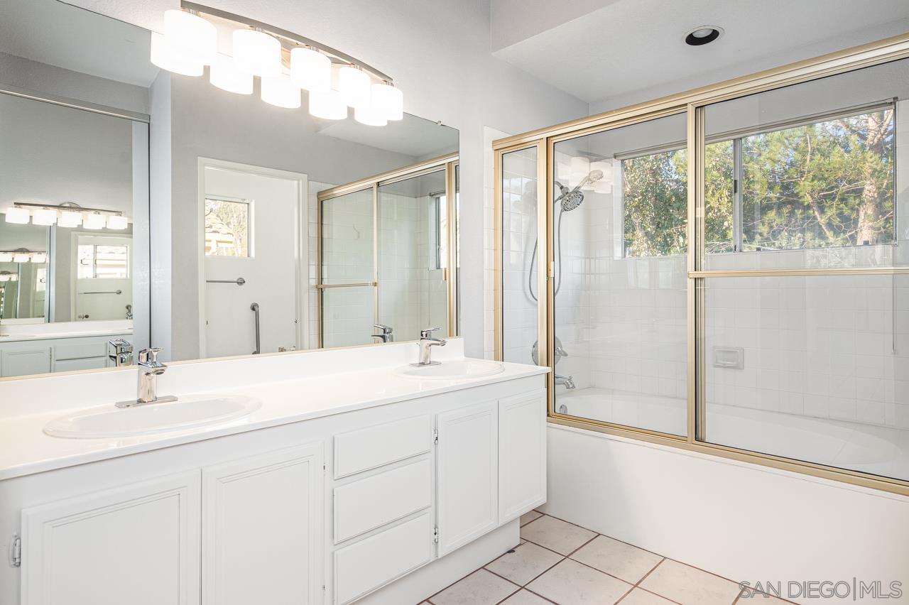 Detail Gallery Image 20 of 32 For 9244  Calle De Vista Oeste, San Diego,  CA 92129 - 4 Beds | 3 Baths