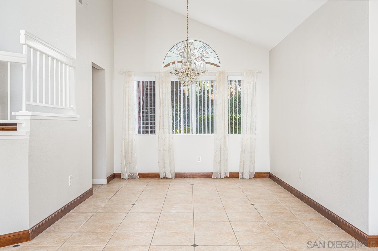 Detail Gallery Image 3 of 32 For 9244  Calle De Vista Oeste, San Diego,  CA 92129 - 4 Beds | 3 Baths