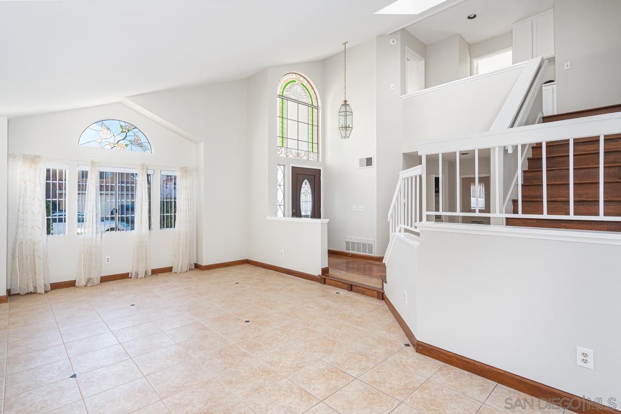 Detail Gallery Image 4 of 32 For 9244  Calle De Vista Oeste, San Diego,  CA 92129 - 4 Beds | 3 Baths