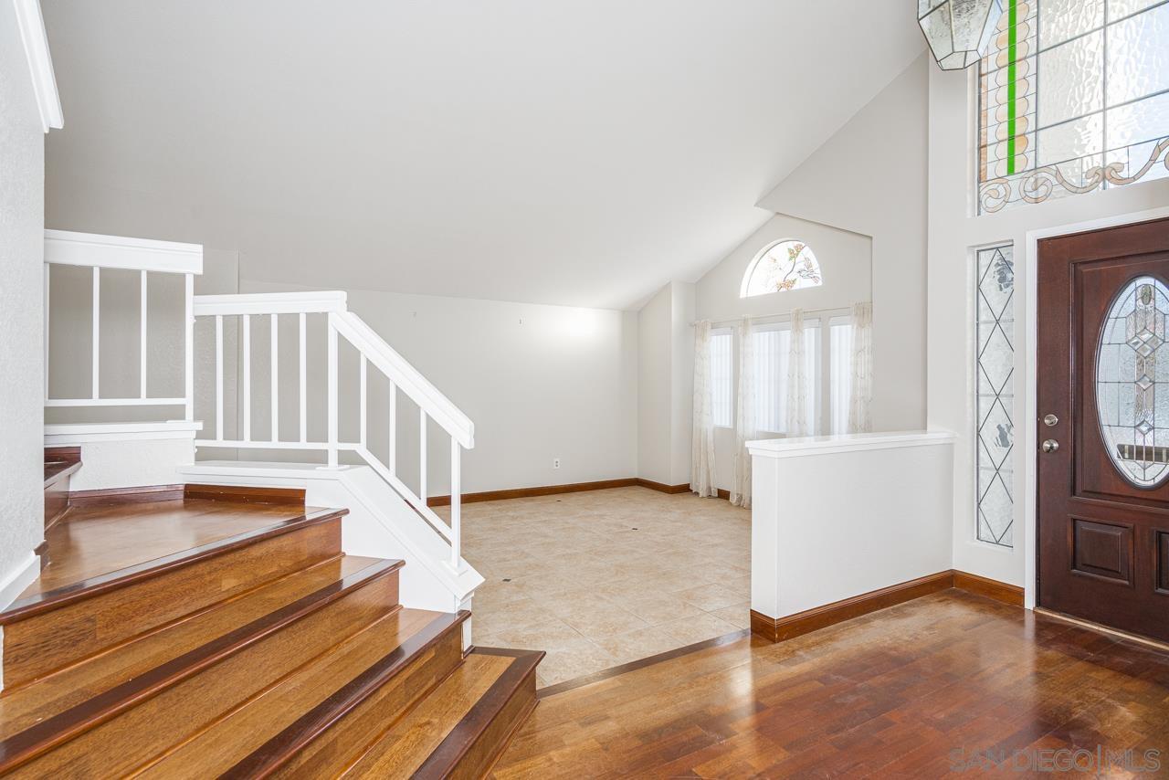 Detail Gallery Image 5 of 32 For 9244  Calle De Vista Oeste, San Diego,  CA 92129 - 4 Beds | 3 Baths