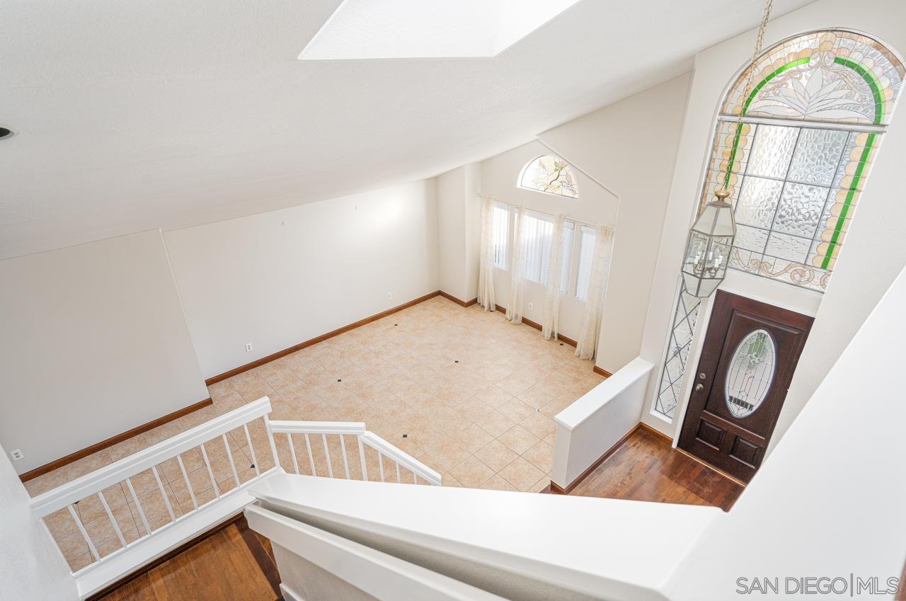 Detail Gallery Image 6 of 32 For 9244  Calle De Vista Oeste, San Diego,  CA 92129 - 4 Beds | 3 Baths