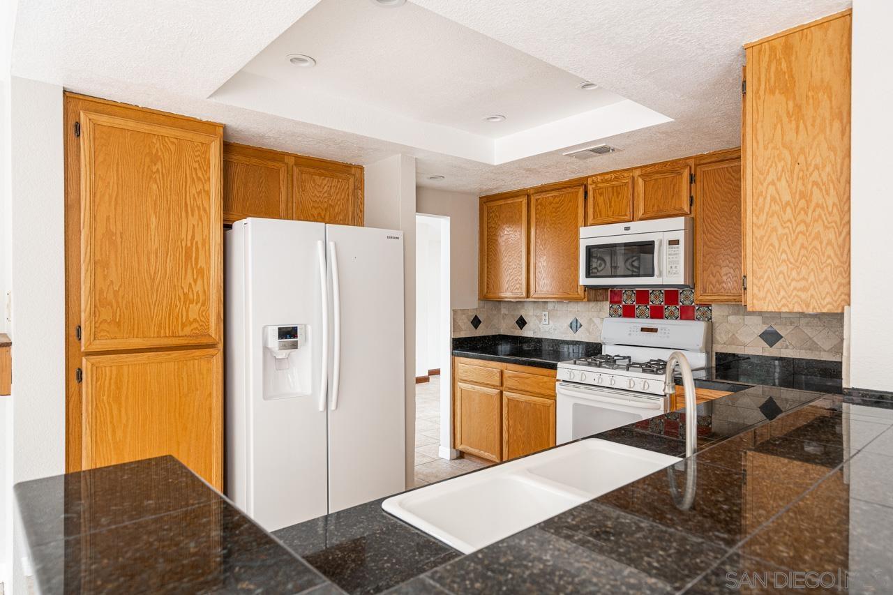 Detail Gallery Image 10 of 32 For 9244  Calle De Vista Oeste, San Diego,  CA 92129 - 4 Beds | 3 Baths