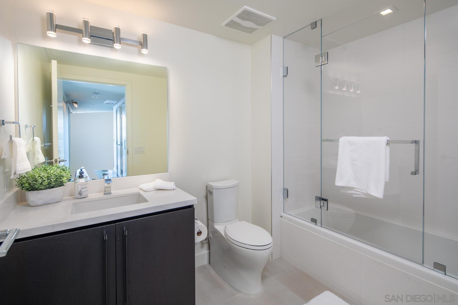 Detail Gallery Image 13 of 31 For 1388  Kettner Blvd  3405, San Diego,  CA 92101 - 2 Beds | 2 Baths