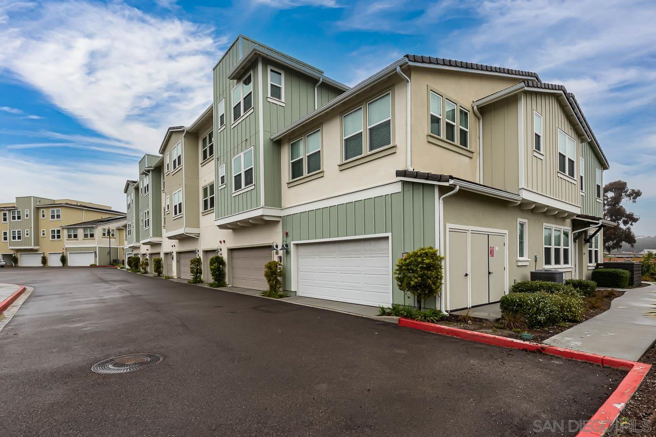 Detail Gallery Image 3 of 27 For 1120  Sea Glass Way, Oceanside,  CA 92054 - 3 Beds | 2/1 Baths