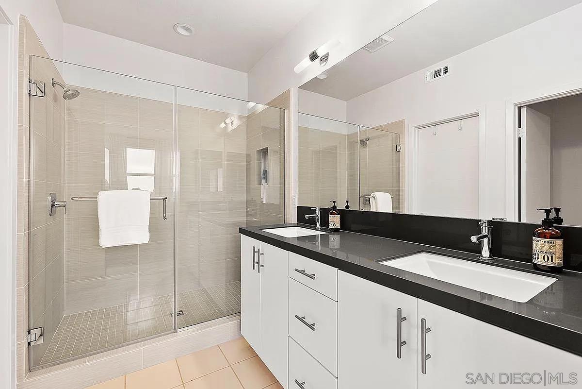 Detail Gallery Image 11 of 23 For 1557  Vista Del Mar Way  3, Oceanside,  CA 92054 - 3 Beds | 3/1 Baths