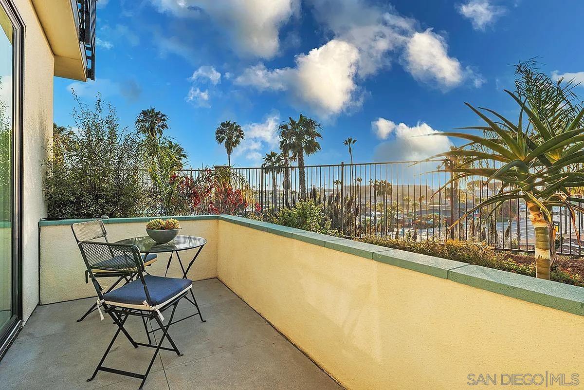 Detail Gallery Image 14 of 23 For 1557  Vista Del Mar Way  3, Oceanside,  CA 92054 - 3 Beds | 3/1 Baths