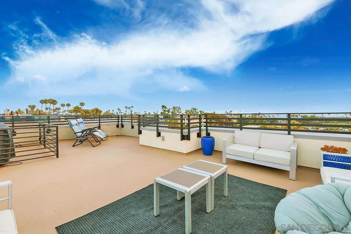 Detail Gallery Image 3 of 23 For 1557  Vista Del Mar Way  3, Oceanside,  CA 92054 - 3 Beds | 3/1 Baths