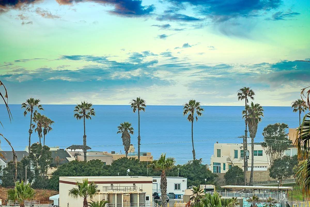 Detail Gallery Image 4 of 23 For 1557  Vista Del Mar Way  3, Oceanside,  CA 92054 - 3 Beds | 3/1 Baths