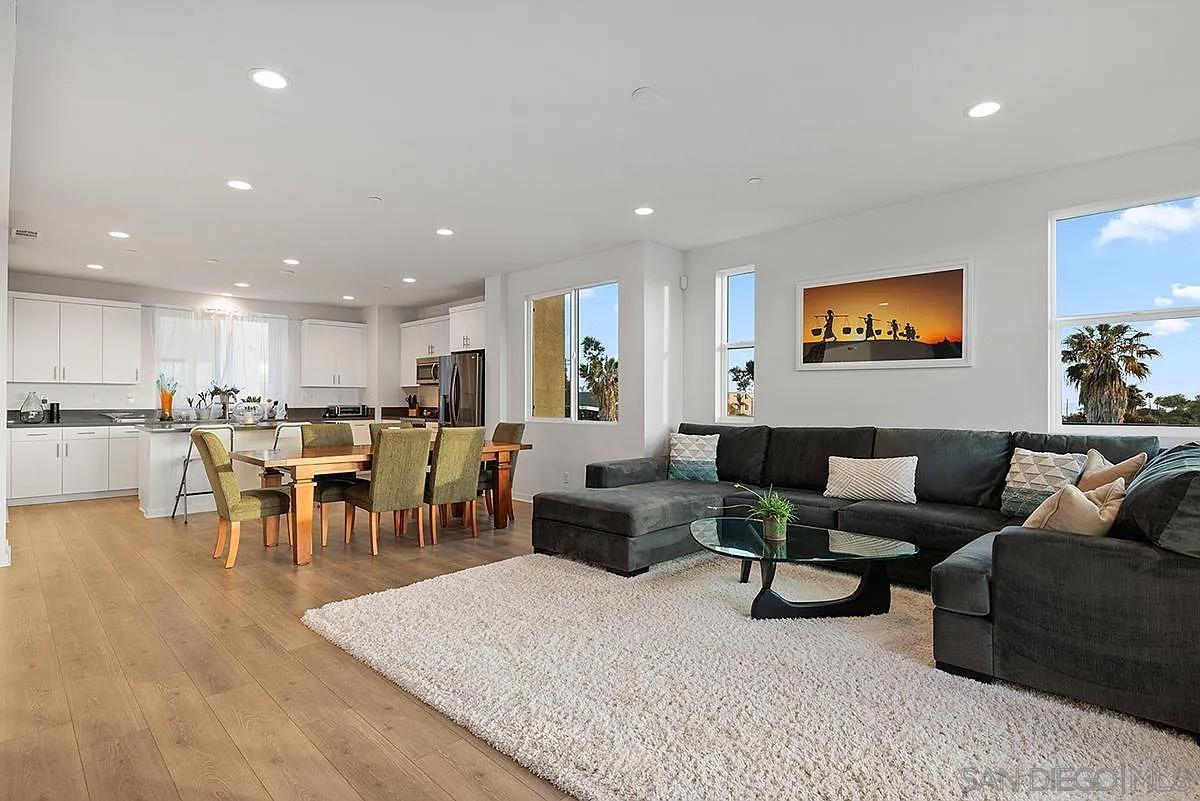 Detail Gallery Image 6 of 23 For 1557  Vista Del Mar Way  3, Oceanside,  CA 92054 - 3 Beds | 3/1 Baths