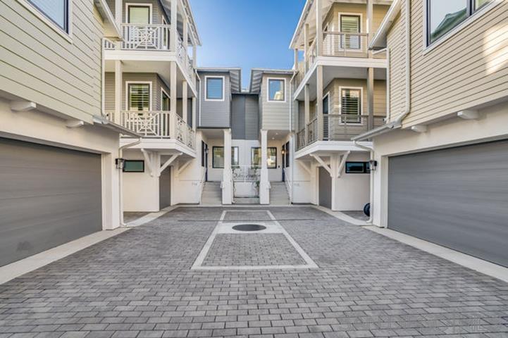 Detail Gallery Image 3 of 56 For 710  E Avenue, Coronado,  CA 92118 - 4 Beds | 4/1 Baths